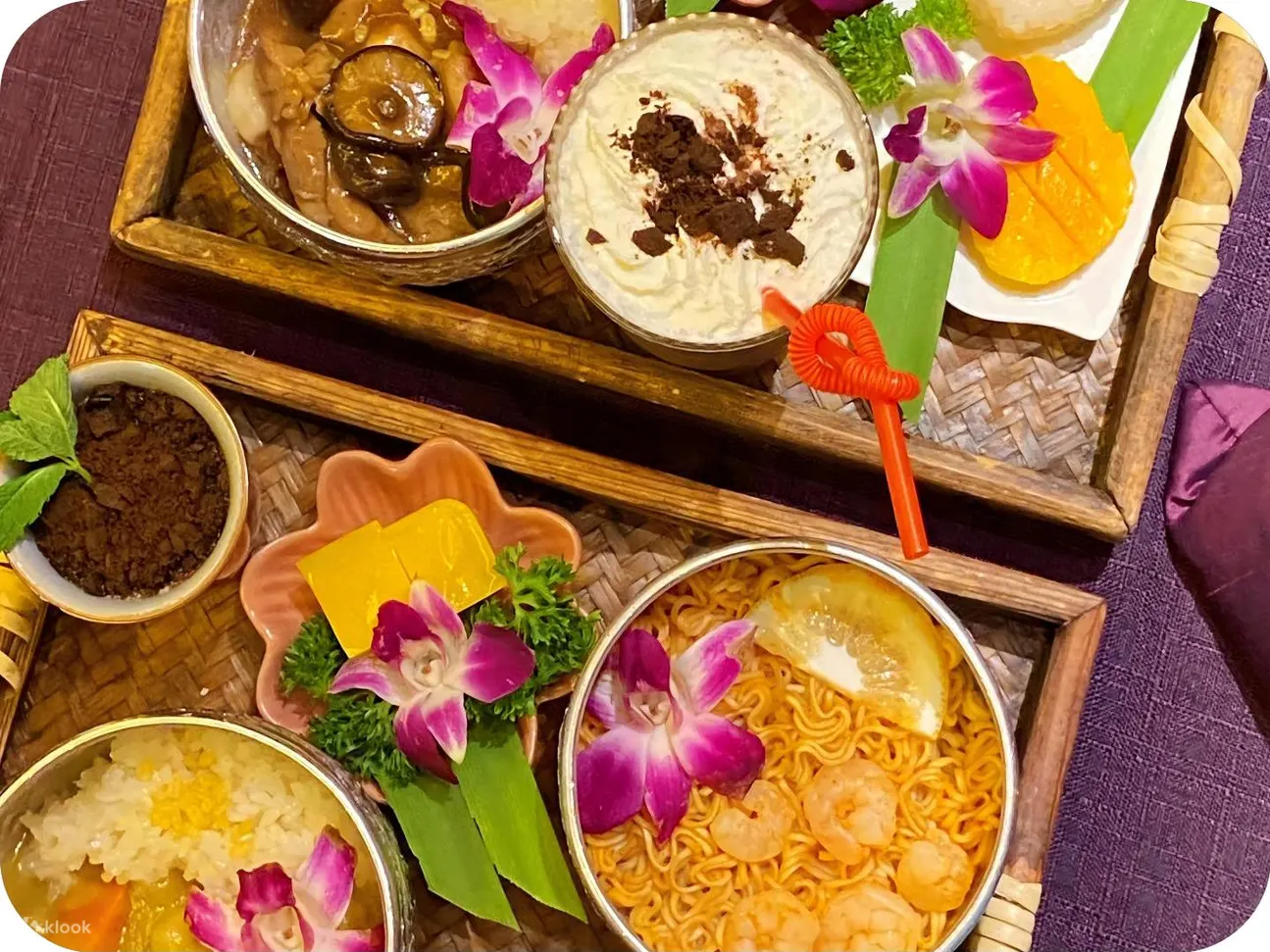 Losing weight? Not our circus, not our monkeys. We just stuff your face with legit Thai food – FREE OF CHARGE ! 100 Thai bites Zero charge Bottomless肥白减了，不负责！我们只负责让你地道泰餐免费吃个够！百种泰餐 | 完全免费 | 无限续餐